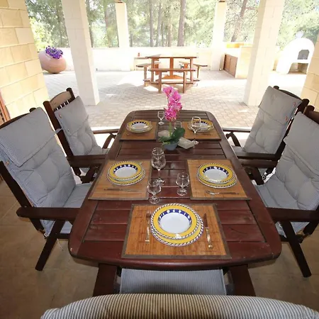 House Of Roses * Limisso